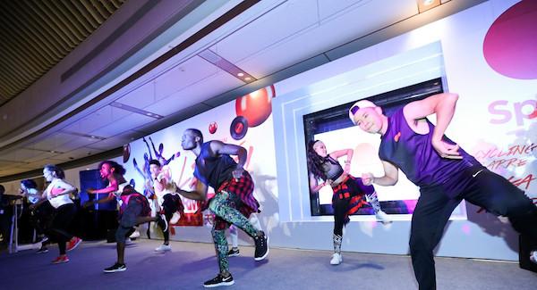 红到发紫的夜店风自行车课，让长假里长得肉都变成汗