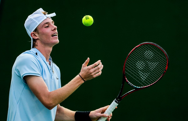 网坛小鲜肉分分钟被“教做人”，他们何时才能接过费纳大旗