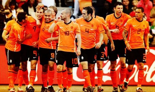 荷兰足球居然死于青训，克鲁伊夫的“十年诅咒”应验了