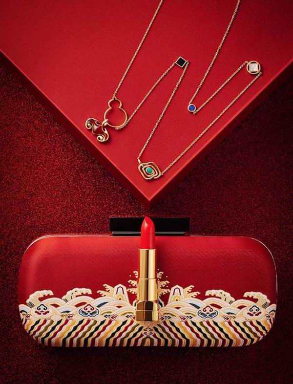 把自己变成“网红”还捧红了文创产品，故宫才是超级大IP