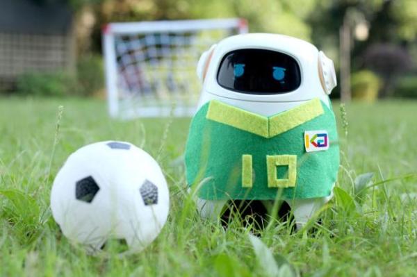 教育机器人市场巨大，但需克服同质化、玩具化挑战