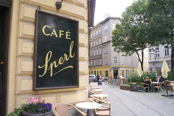 维也纳有一众历史咖啡馆，那里封存着昨日的世界