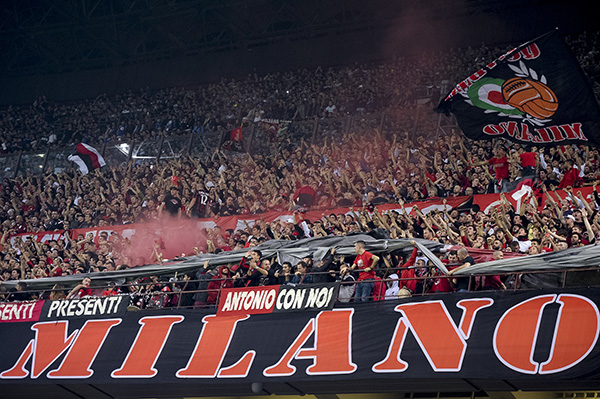 衰落米兰德比迎来“复活”，球迷用票房纪录实力打call