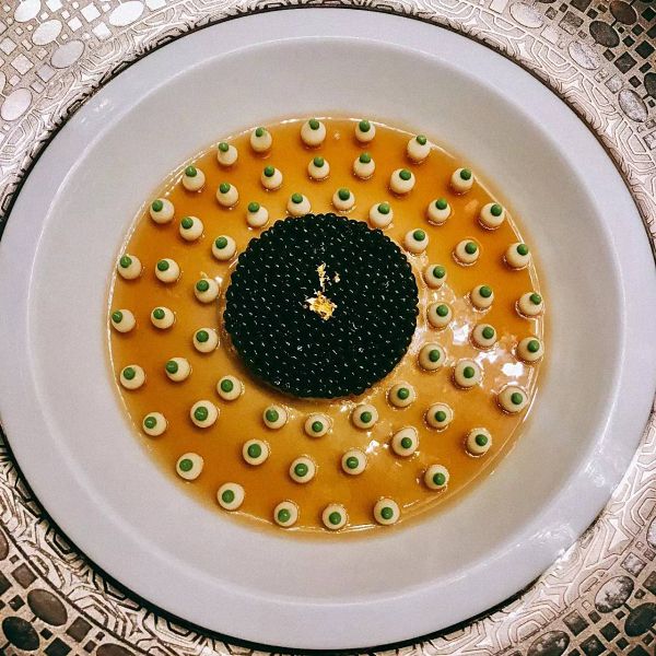 澳门边走边吃，从米其林吃到老字号