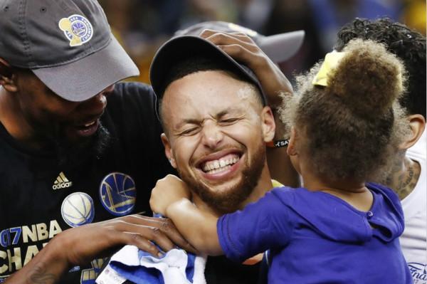 NBA新赛季明日开启，据说总冠军已无悬念，你服气吗