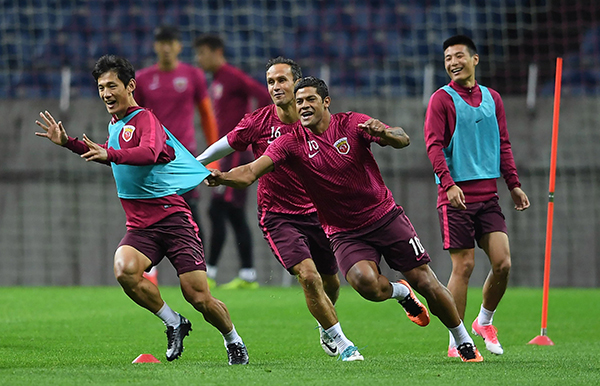 上港今夜迎亚冠半决赛生死战，进球还要看“绿巨人”的