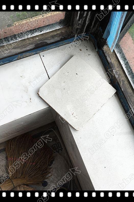 掉落的砖和裂的砖 (2).jpg