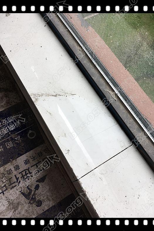 掉落的砖和裂的砖 (5).jpg