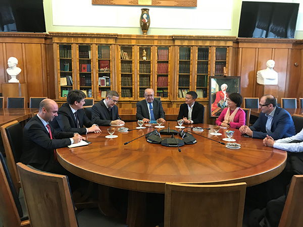 马云在莫斯科大学开讲：年轻人就是未来的解决方案