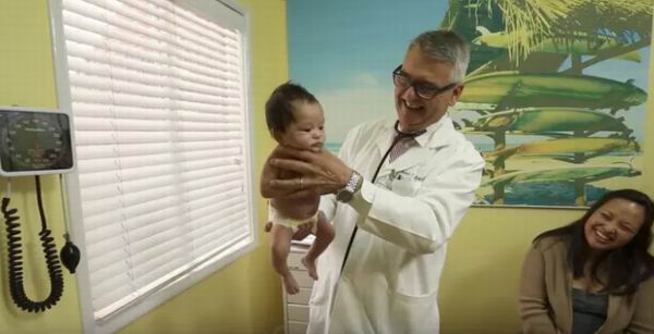 儿科医生教你一招，瞬间止住婴儿哭泣