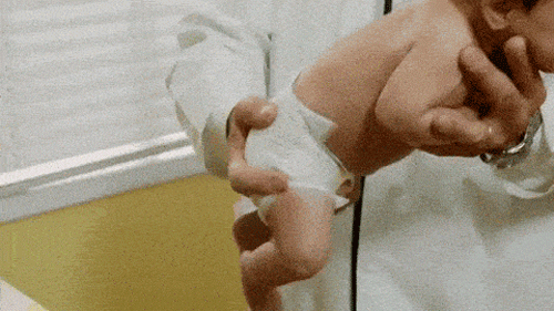 儿科医生教你一招，瞬间止住婴儿哭泣