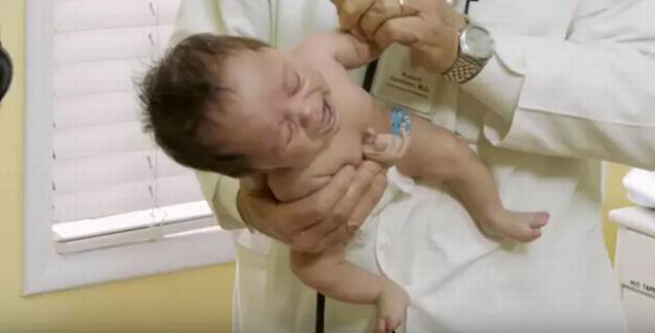 儿科医生教你一招，瞬间止住婴儿哭泣