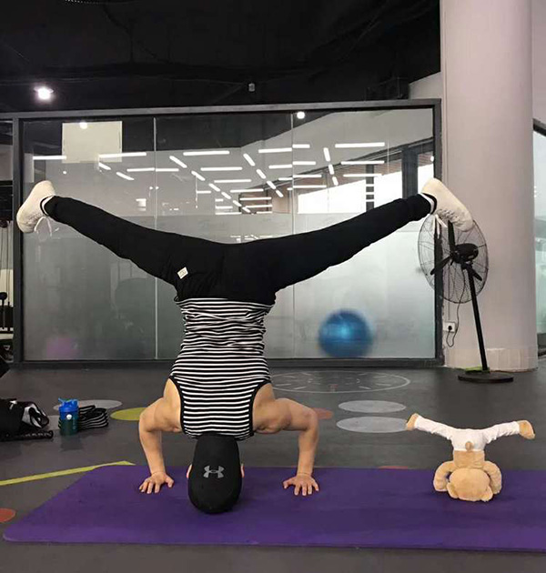 这个95后妹子战斗力爆表，健美10年换来威猛肌肉