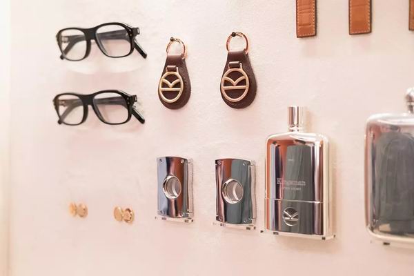 《王牌特工2》又给男士们安利了这些绅士行头