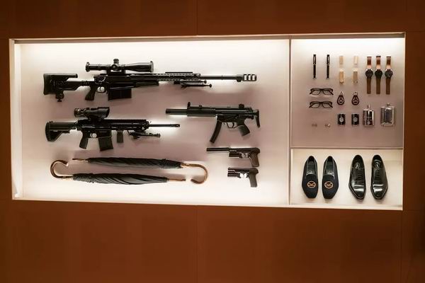 《王牌特工2》又给男士们安利了这些绅士行头