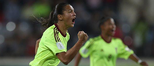 没踢过职业联赛的大二女生，她凭啥入围世界足球小姐候选