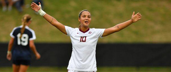 没踢过职业联赛的大二女生，她凭啥入围世界足球小姐候选