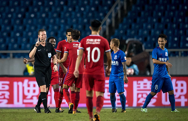 中超启用视频裁判首秀就吹掉一次绝杀，你给它打几分