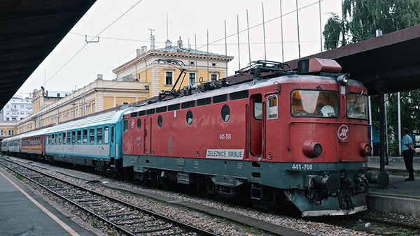 在塞尔维亚，一个火车司机要撞死20个人？