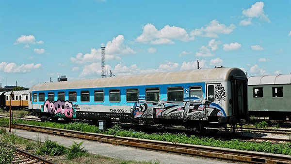 在塞尔维亚，一个火车司机要撞死20个人？