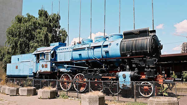 在塞尔维亚，一个火车司机要撞死20个人？