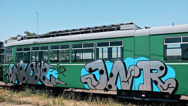 在塞尔维亚，一个火车司机要撞死20个人？