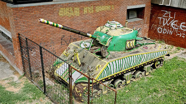 在塞尔维亚，一个火车司机要撞死20个人？