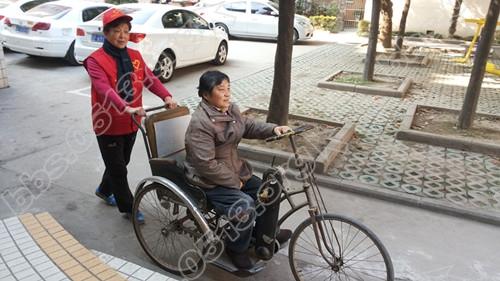义务帮扶社区残疾人.jpg