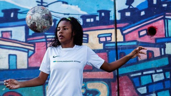 群像｜巴西贫民窟少女球队：足球，带我们远离子弹和暴力