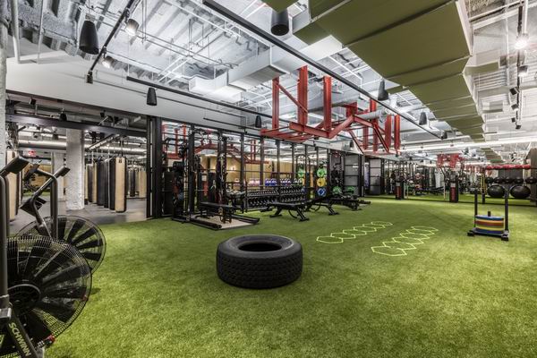 贴秋膘的季节又到了，没时间去健身房，“工间瑜伽”做起来