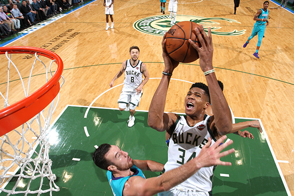 杜兰特+詹姆斯的结合体，全世界都在花式吹“字母哥”