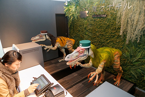 日本要开更多机器人酒店：前台接待员可能是系领结的机器恐龙