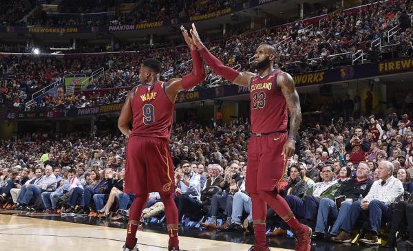 韦德主动要求打替补了，这些年他只做了一件事：牺牲