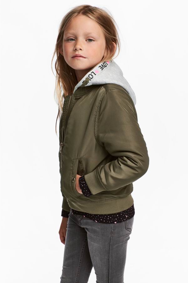 忽冷忽热的秋季，这些拉链衫最适合好动的孩子穿着