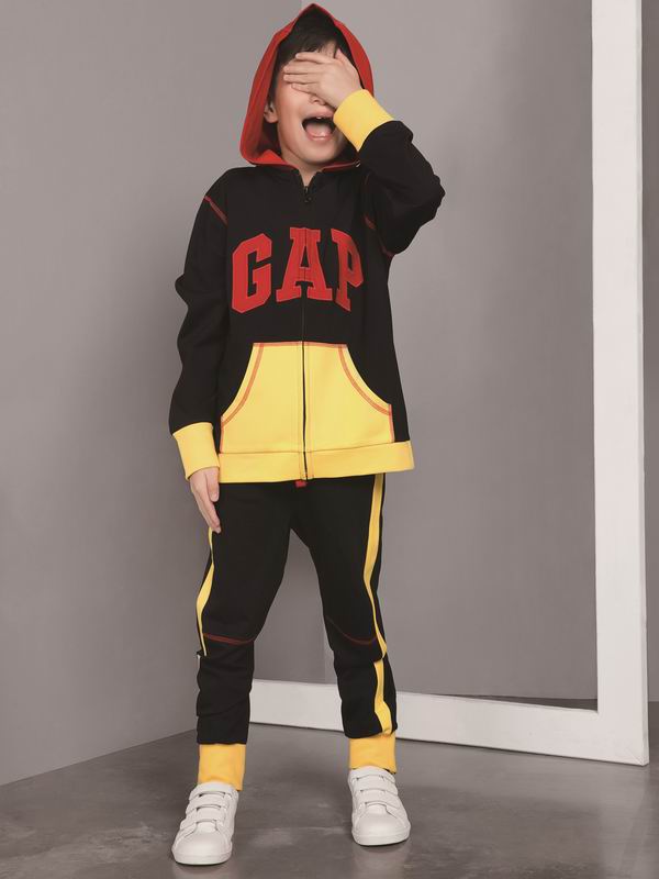 忽冷忽热的秋季，这些拉链衫最适合好动的孩子穿着