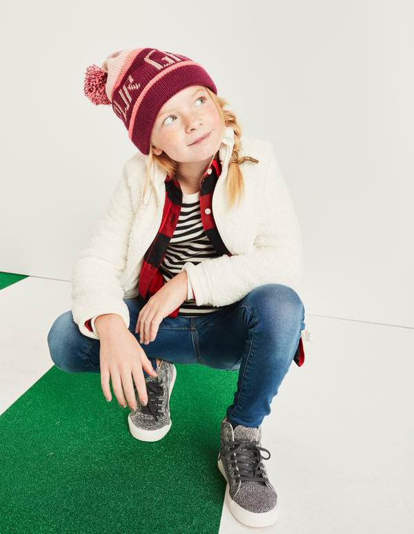 忽冷忽热的秋季，这些拉链衫最适合好动的孩子穿着