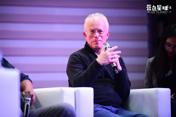 《蓝色星球2》来了，他们拍到了一条会使用工具的猪齿鱼