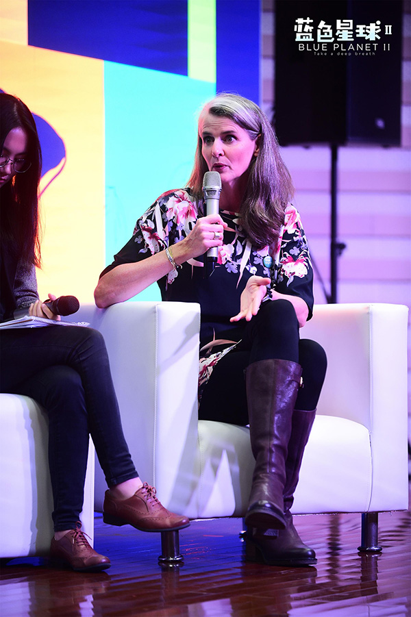 《蓝色星球2》来了，他们拍到了一条会使用工具的猪齿鱼