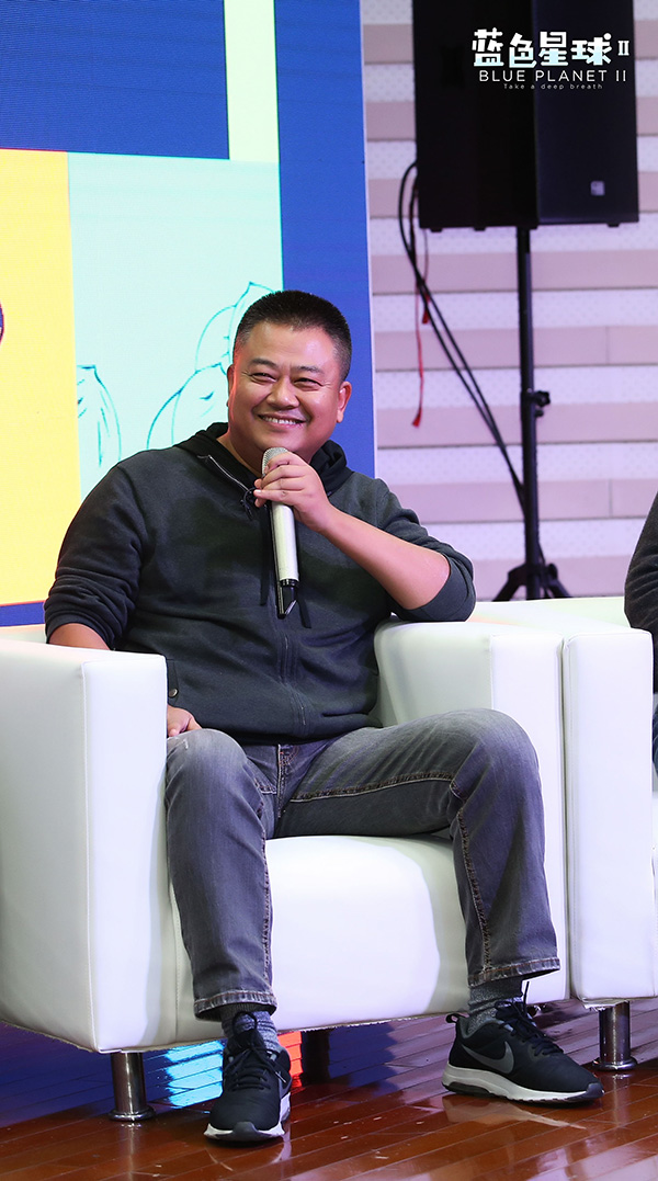 《蓝色星球2》来了，他们拍到了一条会使用工具的猪齿鱼