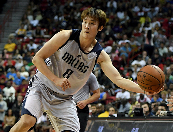 这一夜我们被丁彦雨航刷屏，这个“小牛外援”跑CBA来干嘛