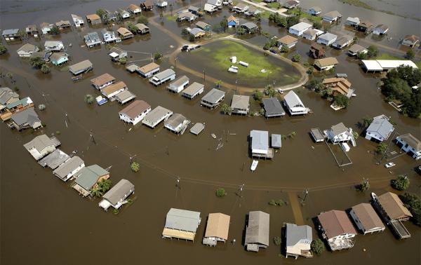 美国得州确认“哈维”飓风造成1800亿美元损失