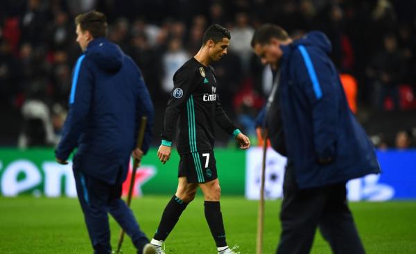 看着皇马替补席的少年，这都是和巴萨怄气的冲动消费啊