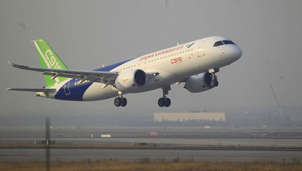 国产C919客机进行第三次试飞，向着成功一步步迈进