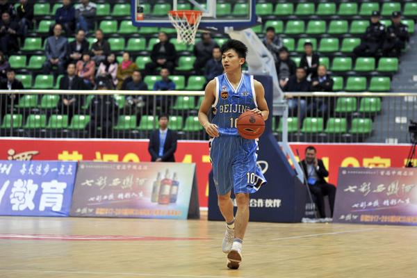 虽然CBA才开打4轮，姚明的努力已让人看到“职业化”雏形