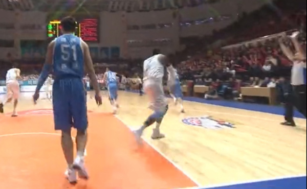 虽然CBA才开打4轮，姚明的努力已让人看到“职业化”雏形