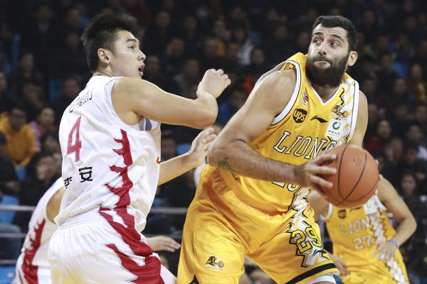 虽然CBA才开打4轮，姚明的努力已让人看到“职业化”雏形