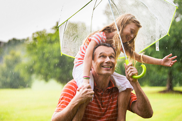 从婴儿到青春期，爸爸该如何陪伴女儿