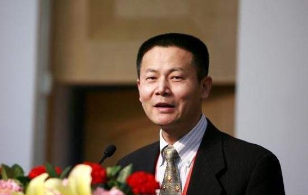 对话上交所理事长吴清：对违规行为保持高压，敢亮剑、敢碰硬