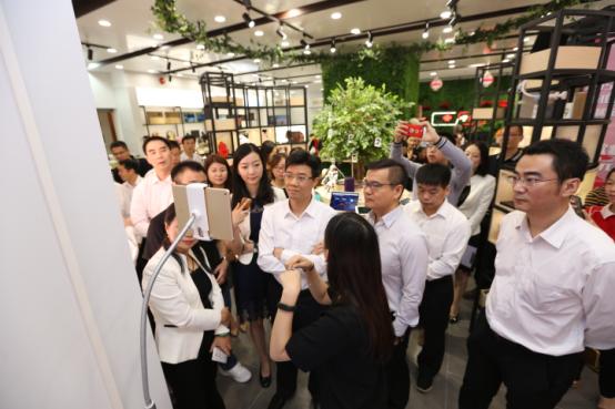 京东参与联通混改首个合作项目落地：未来逐步改造联通线下店