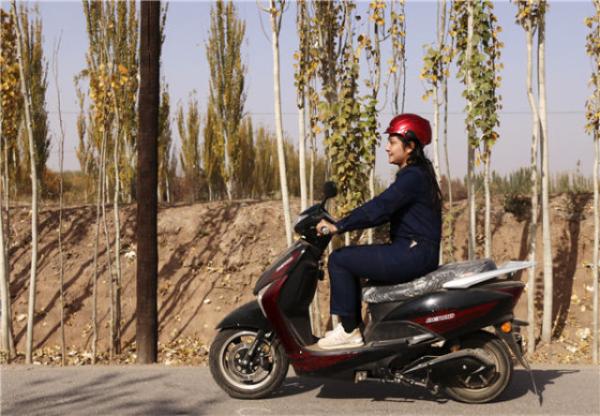 女足“中场大脑”变身南疆脱贫先锋：每周为村民开设三次夜校